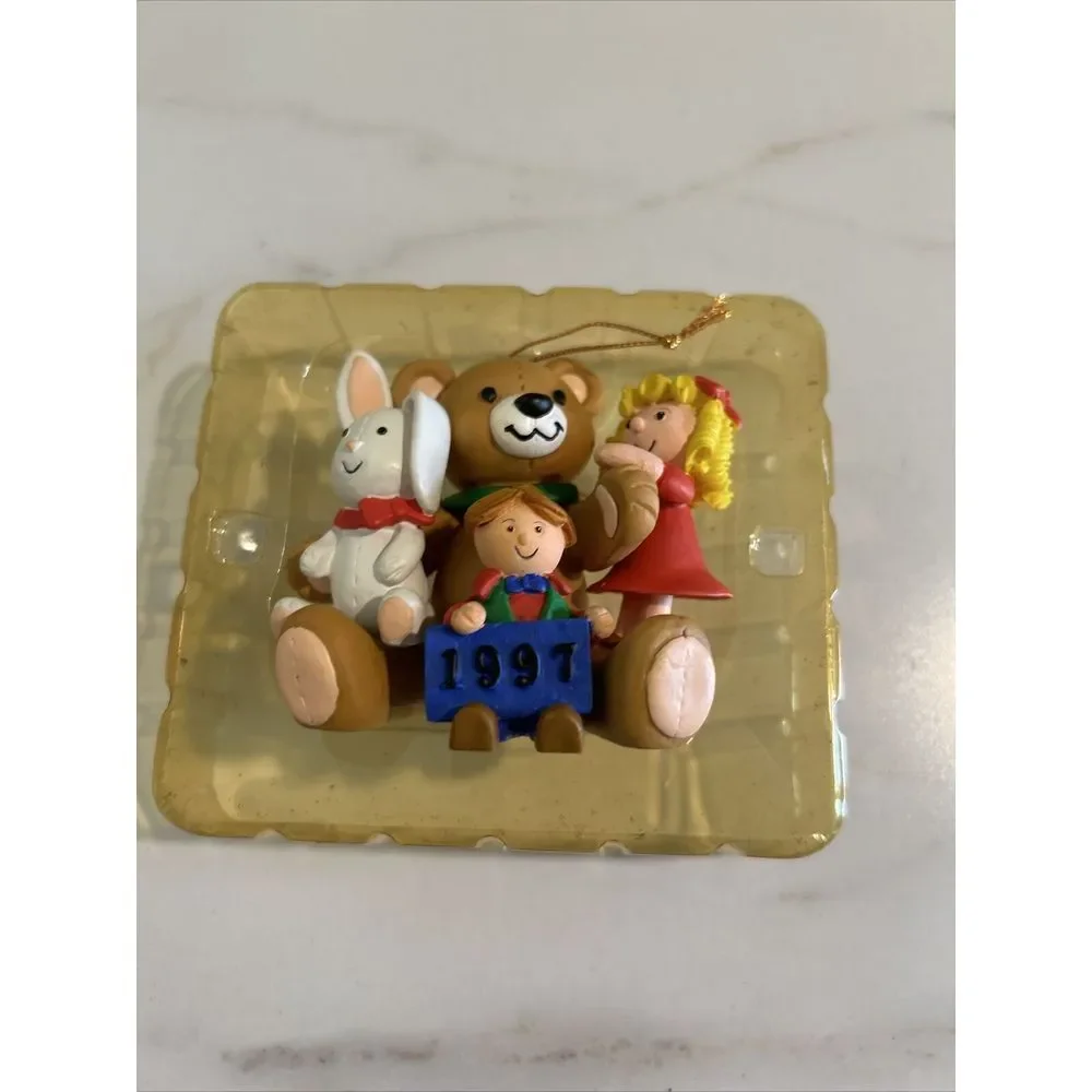 1997 Hallmark Christmas Ornament ' A Big Holiday Hug Special Edition in BOX used